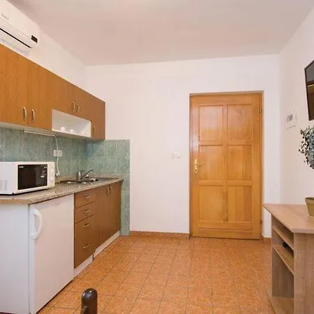 Apartamento Iovo - Basic Two Bedroom A3