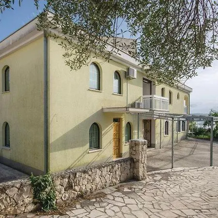 شقة Iovo - Basic Two Bedroom A3