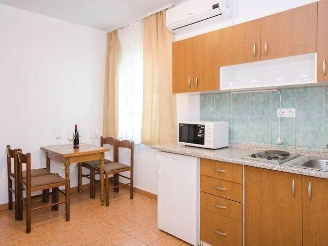 Iovo - Basic Two Bedroom A3 * Trogir