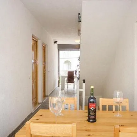 Iovo - Basic Two Bedroom A3 Appartement