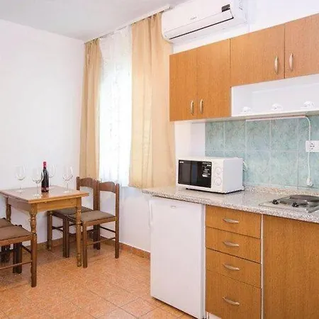 Iovo - Basic Two Bedroom A3 * Трогир