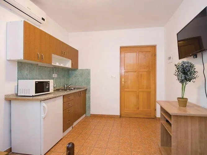 Apartment Iovo - Basic Two Bedroom A3