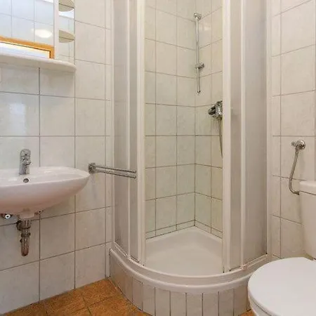 Iovo - Basic Two Bedroom A3 트로기르
